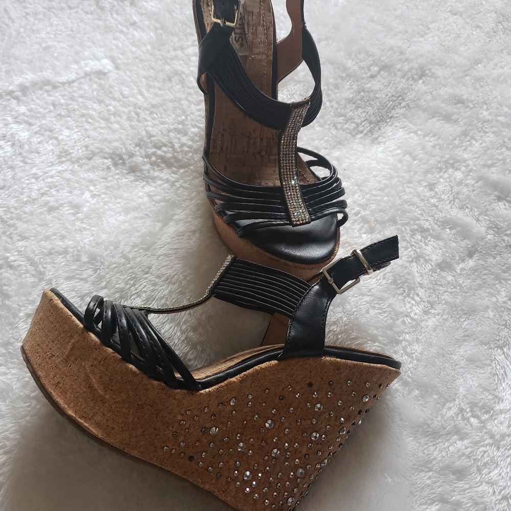 Sandles - Picture 2 of 2